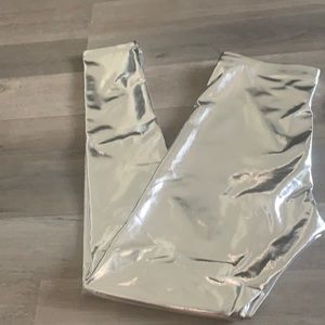 Silver metallic legging size Small